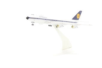 Boeing B747-230B Lufthansa D-ABYJ 1980s colours with stand