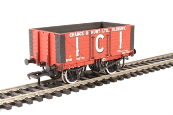 7-plank fixed end wagon in Chance & Hunt livery No. 151