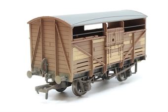 8 Ton Cattle Wagon B893177 in BR Bauxite (Early) Livery - Weathered - split from pack