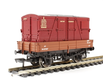 3 plank wagon M471917 in BR bauxite with BD container in BR crimson
