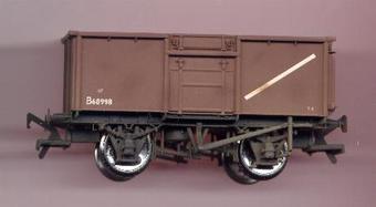 16 Ton steel mineral wagon B68998 in bauxite with top flap doors (weathered)