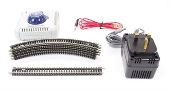 N Gauge Starter Set with anologue controller, loop of track and transformer