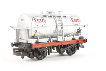 12T Tank Wagon 'Esso' in silver 3066