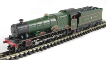 Hall Class 4-6-0 4965 'Rood Ashton Hall' in GWR green