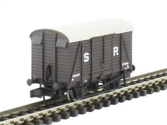 12 Ton Southern Planked Ventilated Van 46467 in SR Brown
