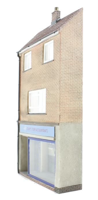 Low relief bookmakers with maisonette (70 x 19 x 132mm)