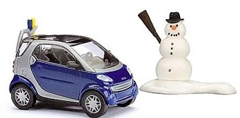 Ho Smart Car With Snowman HO scale