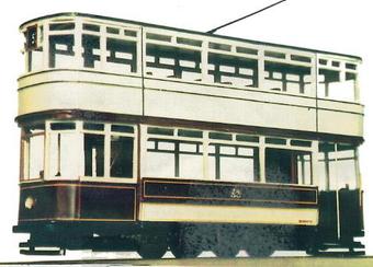 Enclosed tram. 4 windows upper and 3 lower (does not include motorised chassis)