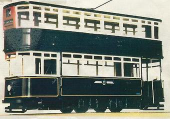 Enclosed tram. 4 windows upper and lower (does not include motorised chassis)