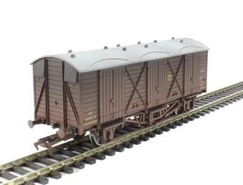 GWR 'Fruit D' van in GWR brown with shirtbutton emblem - 2894 - weathered