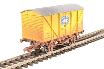 12-ton banana van in BR yellow with Fyffes logo - B240735 - weathered