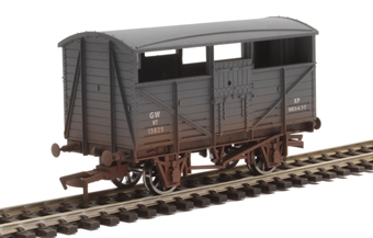 4-wheel cattle wagon in GWR grey - 13825 - weathered