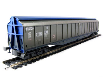 Cargowaggon in plain blue & silver livery (weathered)