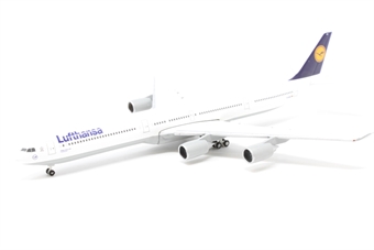 Lufthansa Airbus A340-600