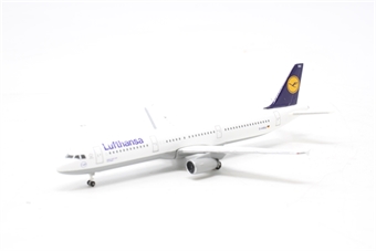 Lufthansa Airbus A321-200 D-AISG 'Dormagen'