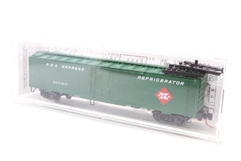 52' steel express reefer of the Railway Express Agency - green 7215
