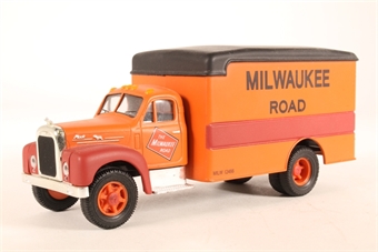 Mack B Box Van "Milwaukee Road"