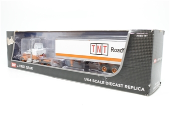 TNT Roadfast Tractor/Trailer