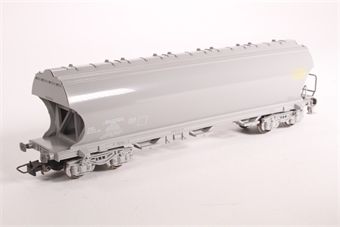 Bogie grain hopper in plain grey
