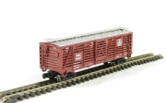 40' steel stock car of the Baltimore & Ohio - brown with silver roof 46117