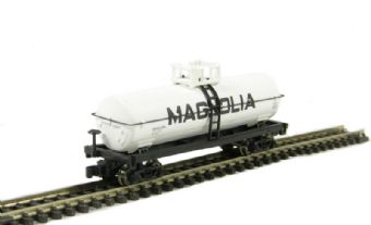 41' chemical tank car of Magnolia - white