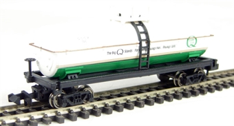 41' chemical tank car of the Quaker State - white 746