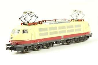 Class BR 103 118-6 of the DB in TEE red and cream