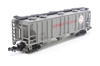 3-bay PS-2 47' 70t covered hopper of Koppers - grey 1086