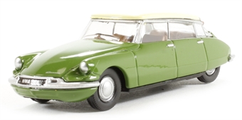 Citroen DS19 in Sherwood green with Daffodil roof