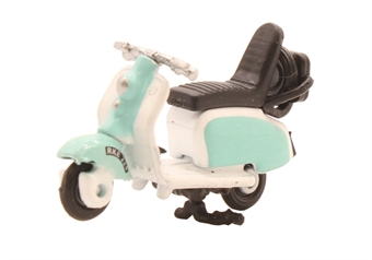 Scooter in Blue/White