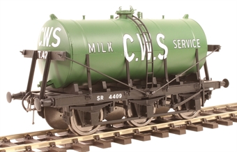 6-wheel milk tanker in CWS green - 4409