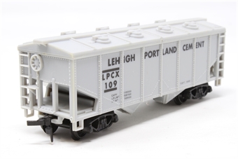 36' 2-bay covered hopper 109 'Lehigh Portland Cement'