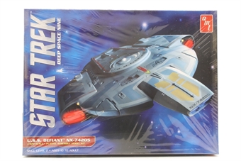 Star Trek Deep Space Nine U.S.S. Defiant NX-74205