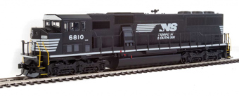 SD60M EMD 6810 of the Norfolk Southern - 3-piece windshield