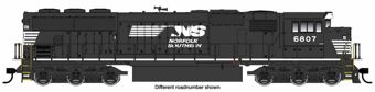SD60M EMD 6812 of the Norfolk Southern - 3-piece windshield