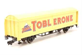Sliding wall wagon - 'Toblerone'