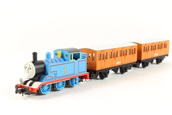 Thomas the Tank Engine 0-6-0 Loco with Annie & Clarabel coaches - Thomas & Friends Range