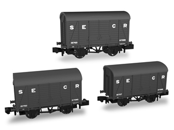 10t covered vans diag D1426 in SECR livery - pack of three