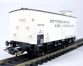 2 axle refrigerated wagon with brakesman cabin of the Netherlands NS in "Rotterdamsche" white livery Epoch III