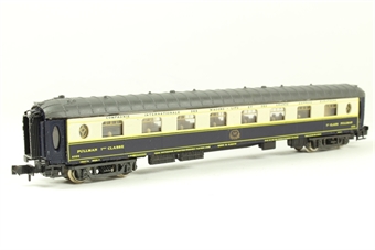 Pullman dining car of the CIWL in blue and white