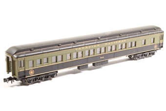 Generic heavyweight coach of the Canadian National - green, black Yale