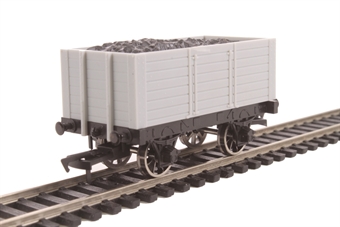 Unpainted 7 plank wagon with 9ft wheelbase