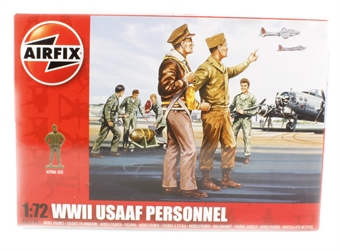 USAAF Personnel in various poses with equipment (48)