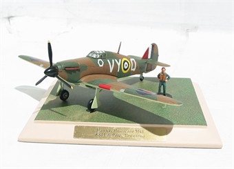 Hawker Hurricane Mk I Royal Air Force P3854/VY-D Sqd Ldr Pete Townsend, No85 Squadron 50th Anniversary Model (w/Diorama Base and Pilot Figure)