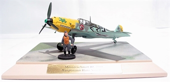 Messerschmitt Bf 109E Luftwaffe Double black chevron Hauptmann Hans Von Hahn, JG 3 'UDET' (W/Diorama base and pilot figure)