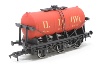 Six wheel milk tanker "United Dairies" Limited edition for Buffers Model railways