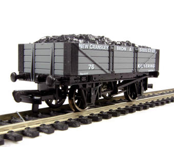 4 plank wagon 76 in "New Cransley Iron - Kettering" livery