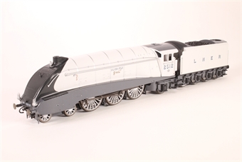 Class A4 4-6-2 2512 "Silver Fox"in LNER silver - Dapol Black Label Exclusive - Digital sound and smoke fitted
