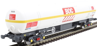 100 ton BOC tank in BOC Liquid Nitrogen livery with yellow stripe and Gloucester bogies - 0030