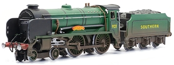Schools Class 4-4-0 "Shrewsbury" steam loco plastic kit